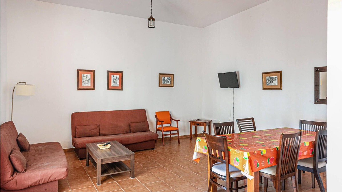 Valencia de Alcantara Apartment | Are you dreaming of a comfortable vacation with a view of the mountains?
