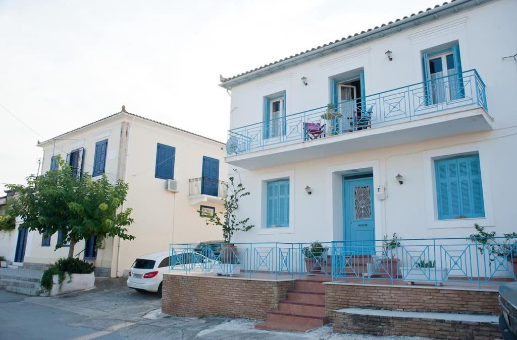 Galaxidi Apartment | Areti's Captain's House with Private Terrace