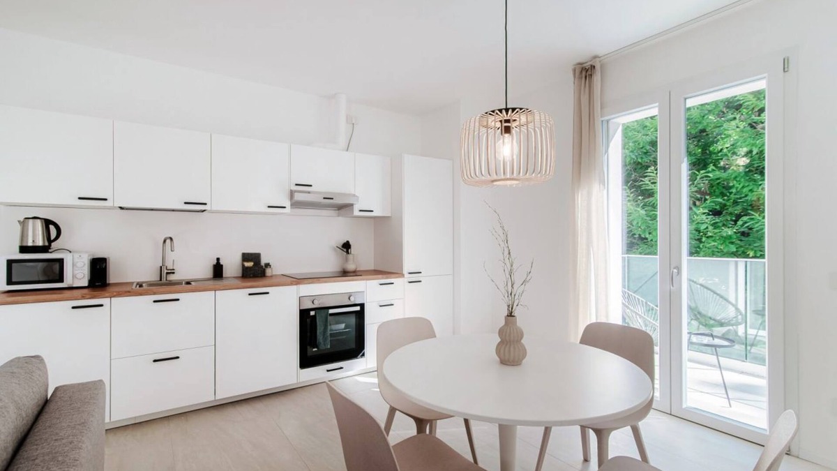 Como Apartment | Argegno: Elegant three-room apartment with balcony near the centre of Como