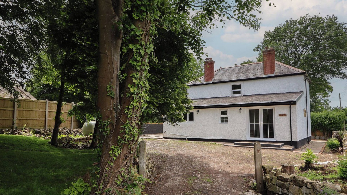 Pantasaph Cottage | ARGOED, pet friendly, character holiday cottage in Holywell