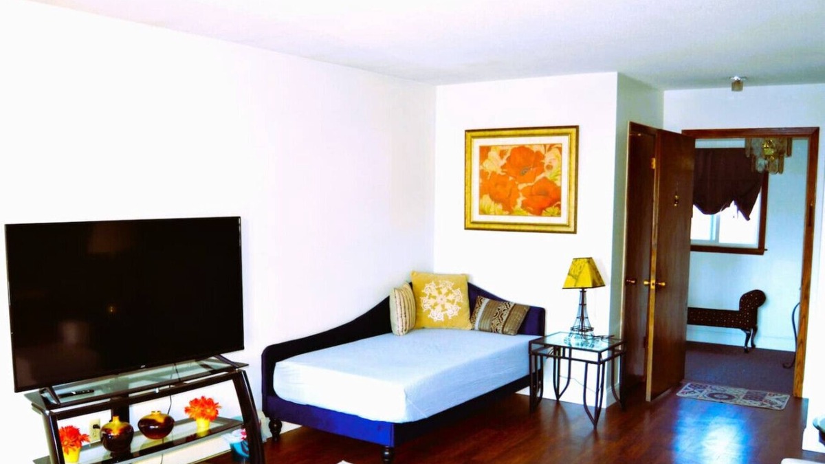 Grand Forks Apartment | Arhaus 3: experience a chic and inviting accommodation in Grand Forks.
