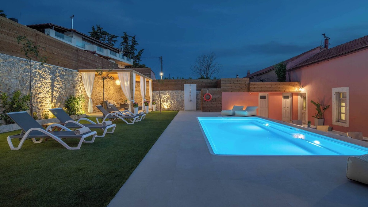 Archanes Apartment | Arhontiko Arhanes Eleni Suite - Getaway with Pool