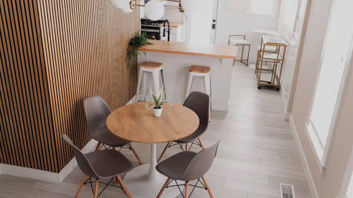 Grand Rapids House | Arianna's Modern Makeover [5 Beds 2 Baths]