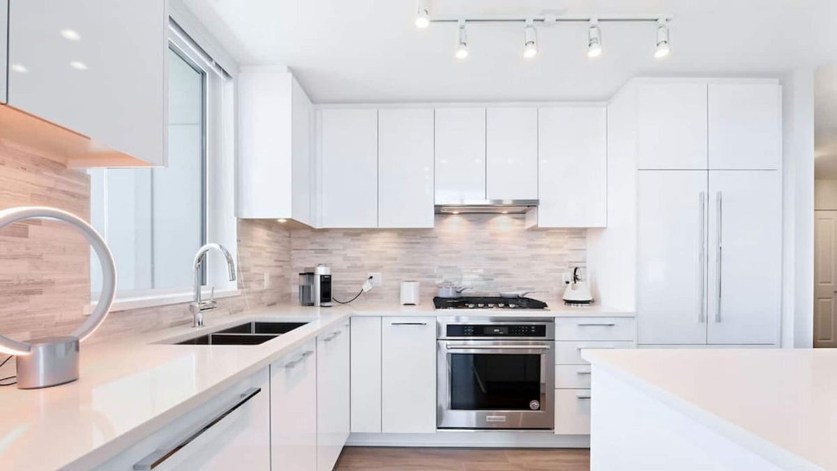 Richmond City Centre Apartment | ARIES PALACE PENTHOUSE - Luxury, Comfort & Ease