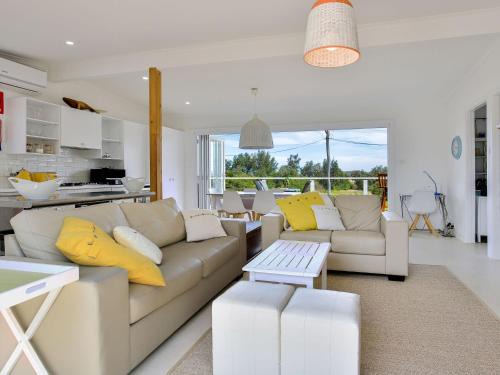 Culburra Beach House | Arklow I Pet Friendly with Ocean Views