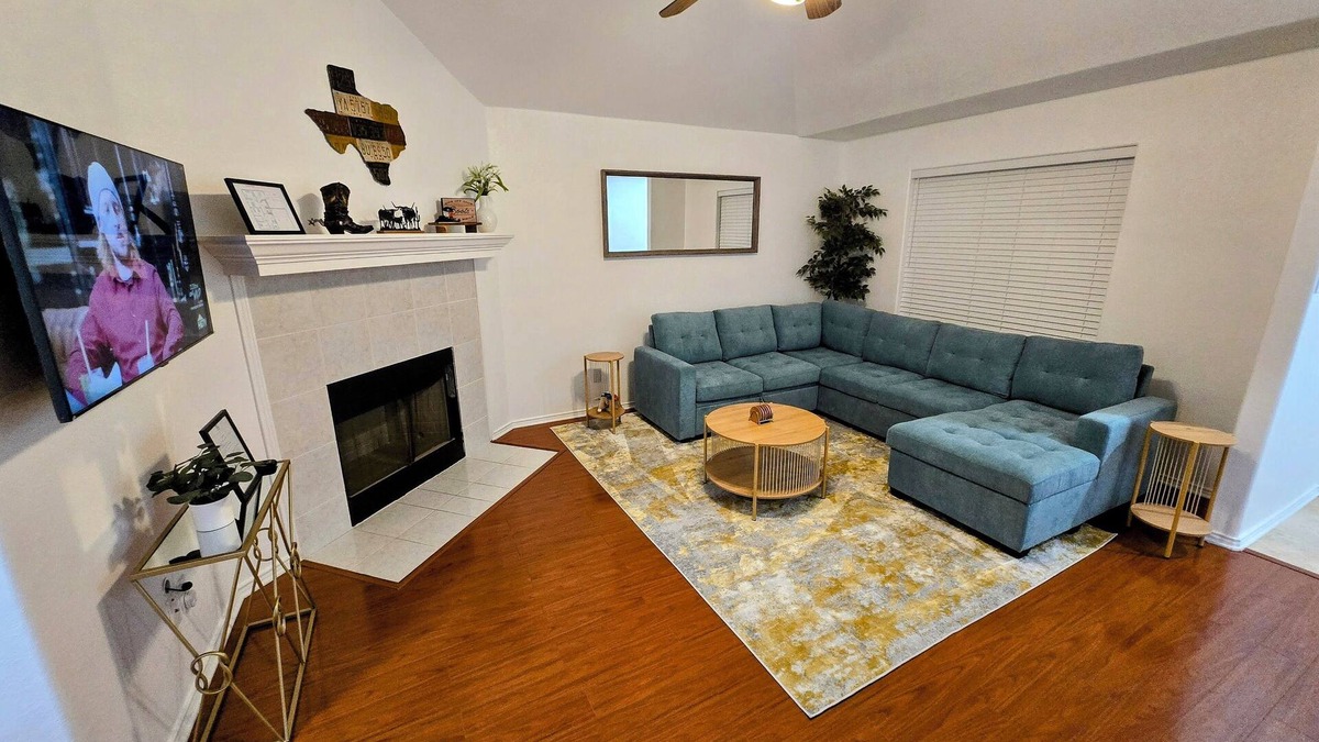 Central Arlington House | Arlington Social - Stadium Getaway Home w/Hot Tub 5-Minute Walk to AT&T Stadium