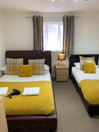 Bicester House | Arma Short Stays 46 Bicester - Sleeps 3 - Free Parking & Garden