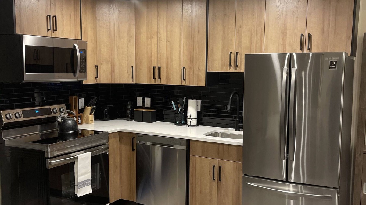 Saskatoon House | Armani Cabana: Brand New and Spacious