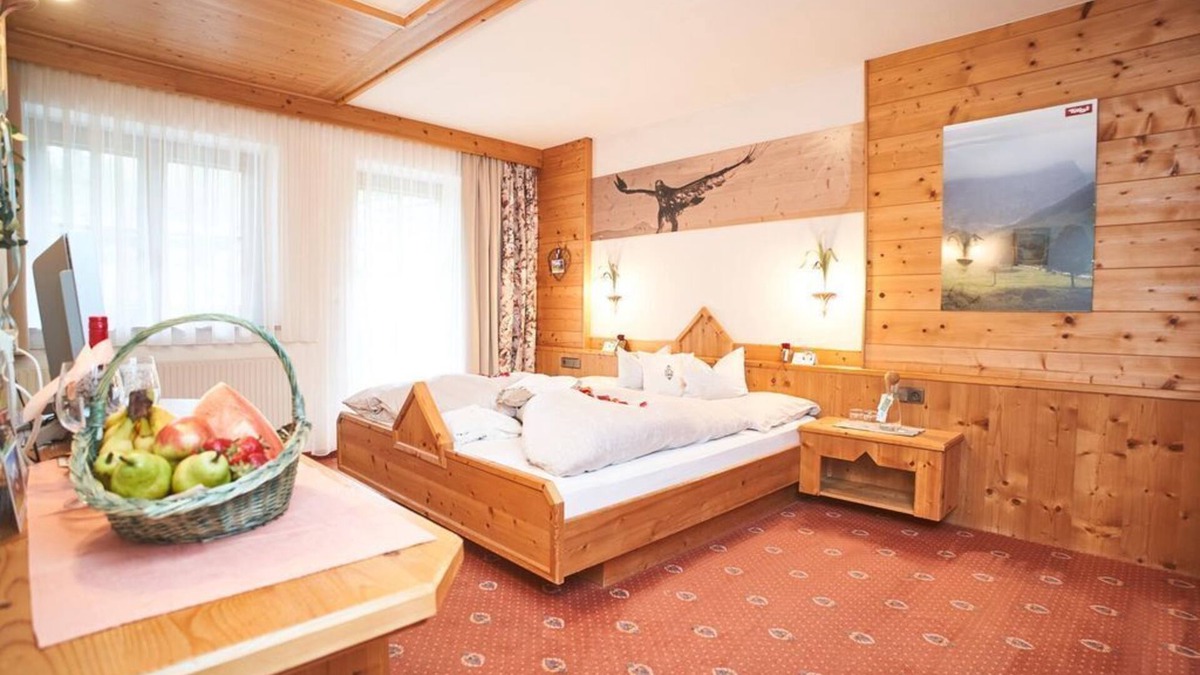 Leutasch Apartment | Arnika, bed-sitting room/shower, toilet - Ferienhaus Kirchplatzl