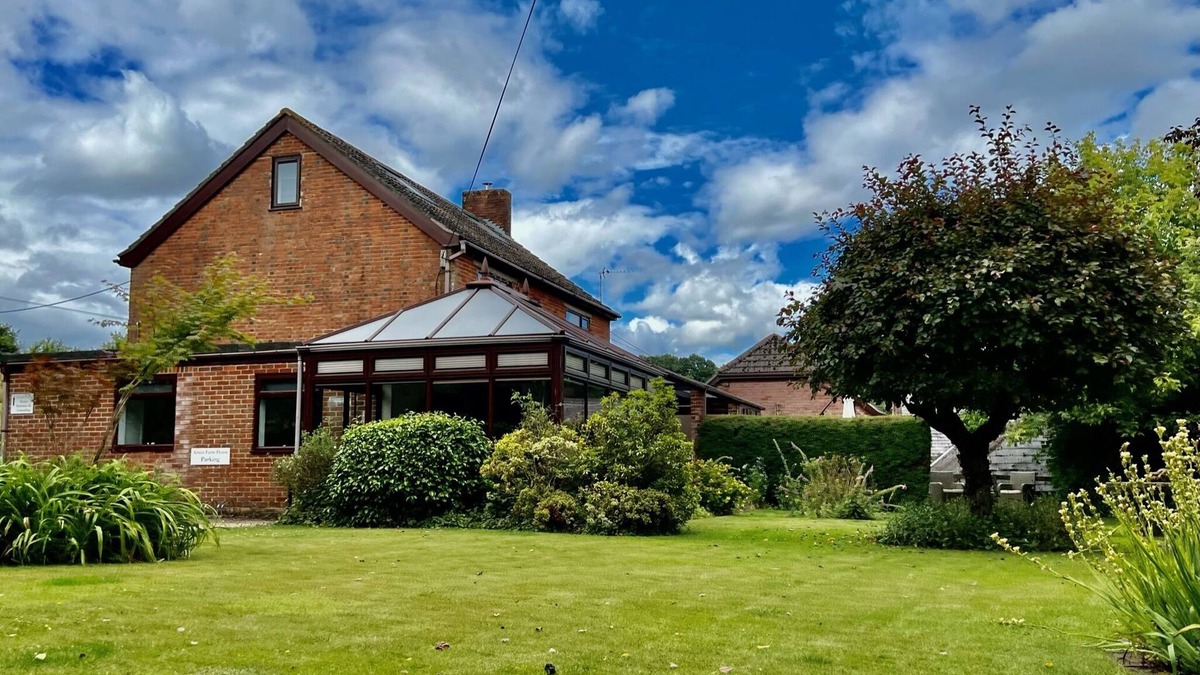New Forest District Cottage | Arniss Farmhouse - Five Bedroom Cottage, Sleeps 12