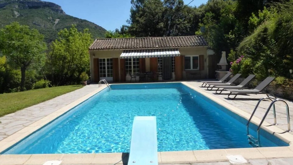 Sumene House | Around the pool and its superb view