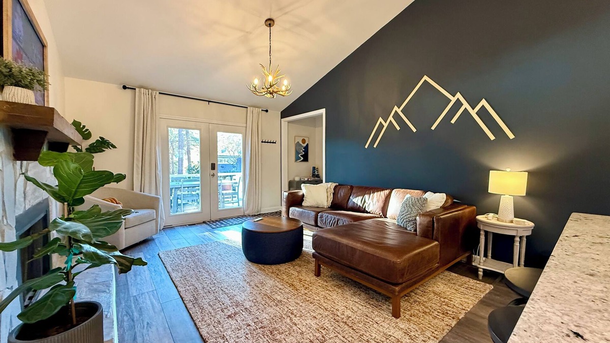 Waleska House | ARROWHEAD HIDEAWAY: Mountain Home - Hike, Golf, Kayak, & Near Baseball