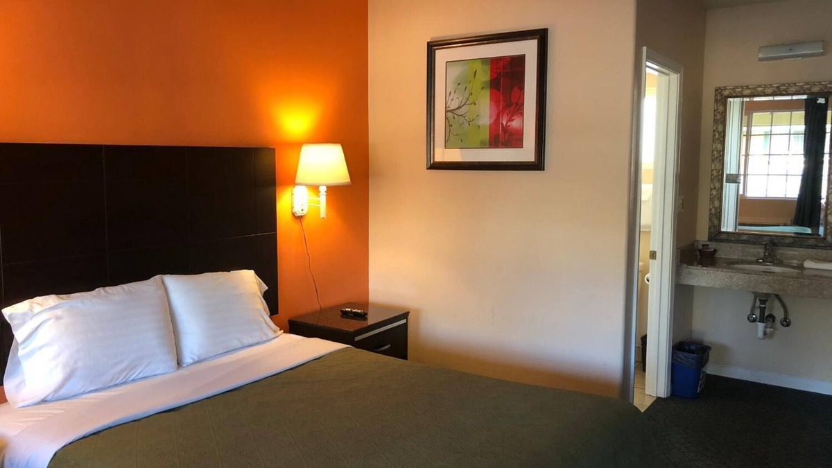 Arroyo Grande Hotel | Arroyo Village Inn