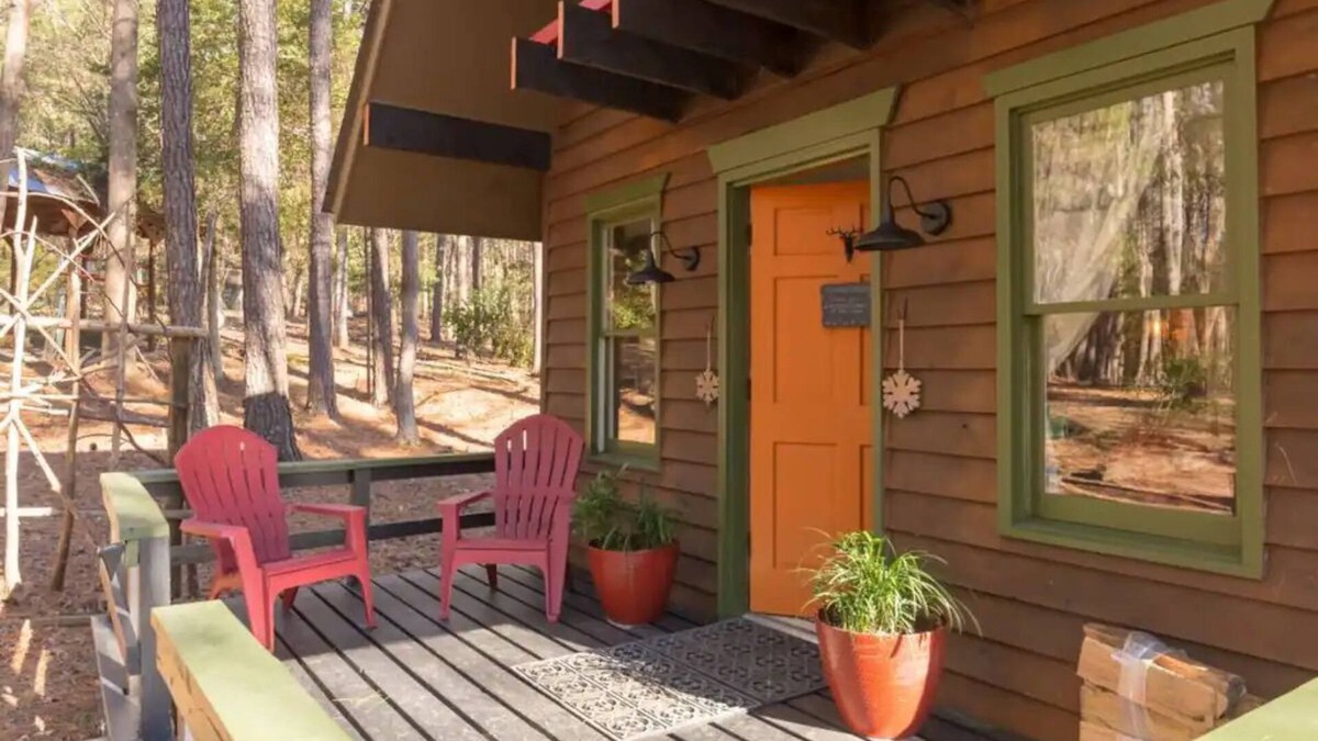 Bynum Cabin | Art and music inspired cabin near Jordan Lake