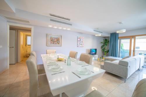 Jerusalem City Centre Apartment | Art Apartment In Mamila - King David Residence