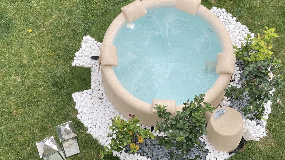 Costa Volpino Bed & Breakfast | Art B&B Design