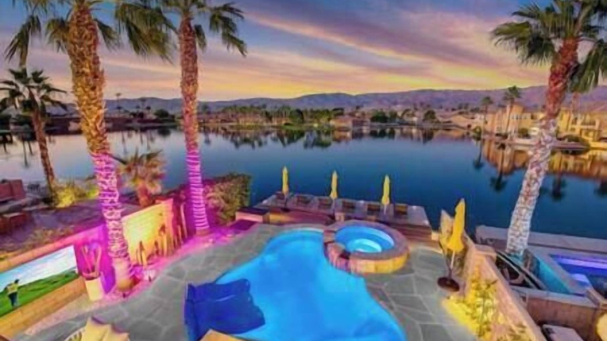 Terra Lago House | Art Deco lakefront retreat