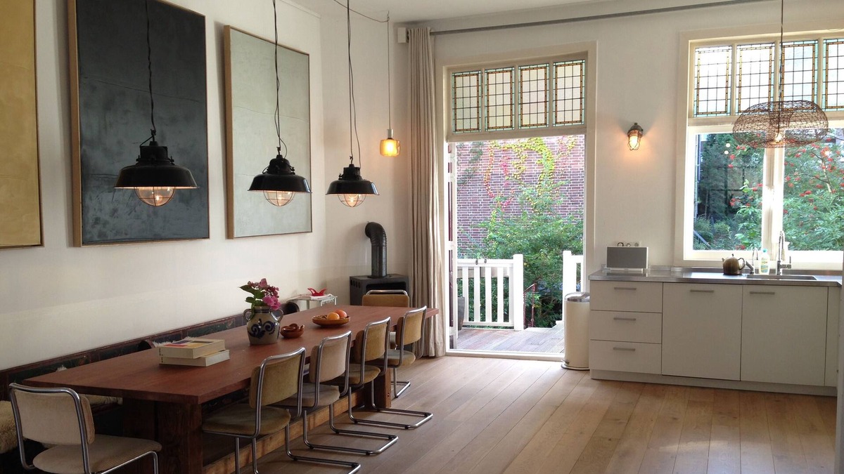 Middenmeer House | Art filled four floor townhouse in family friendly neigbourhood