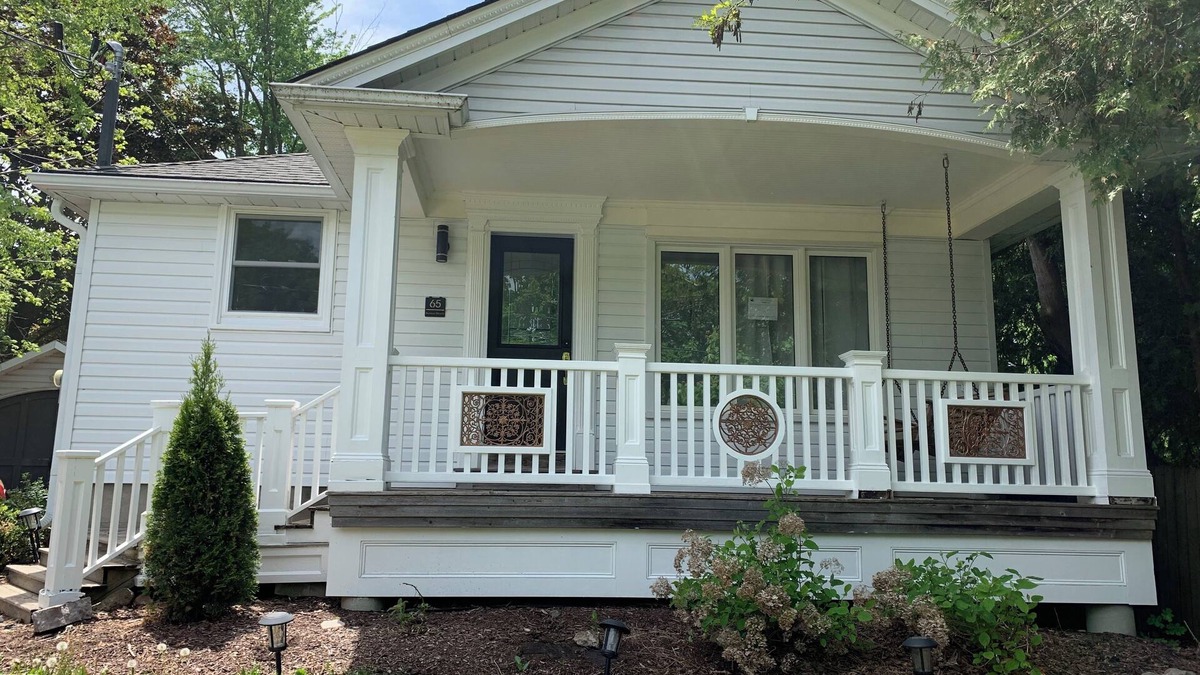 Elora House | Art gallery-inspired house steps from the Elora Mill. Plenty of private parking!