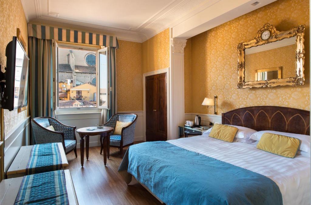 Historic Center Hotel | Art Hotel Orologio