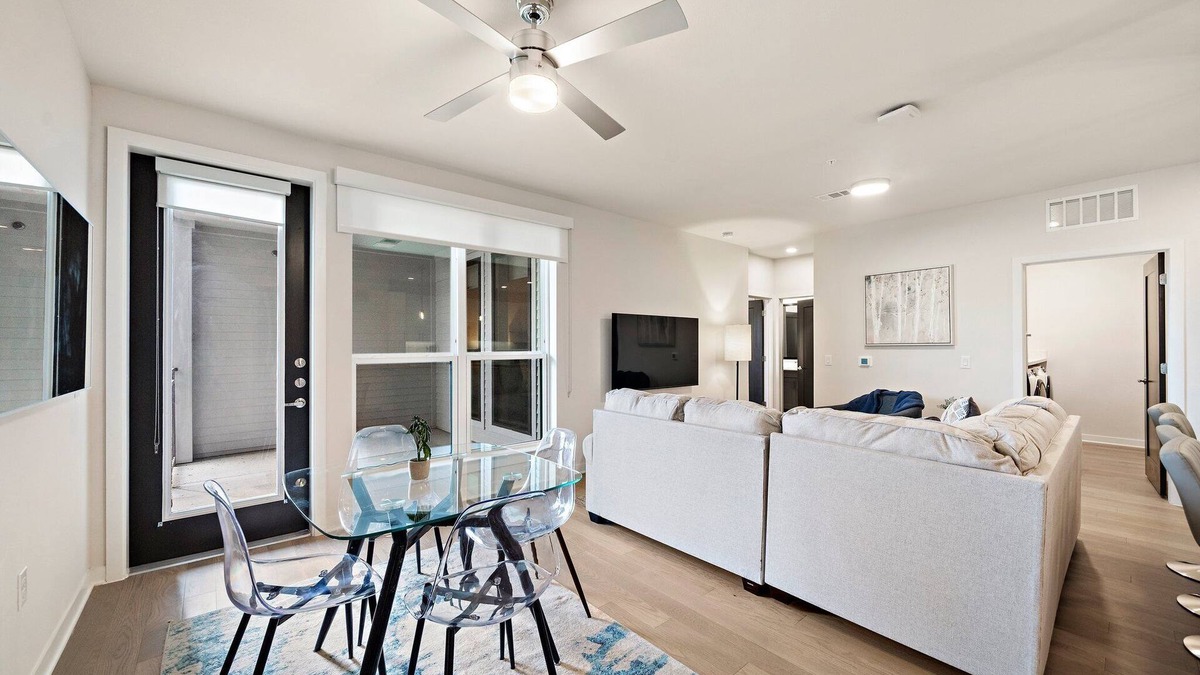 Washington Ave./ Memorial Park Apartment | Art house sawyer yards