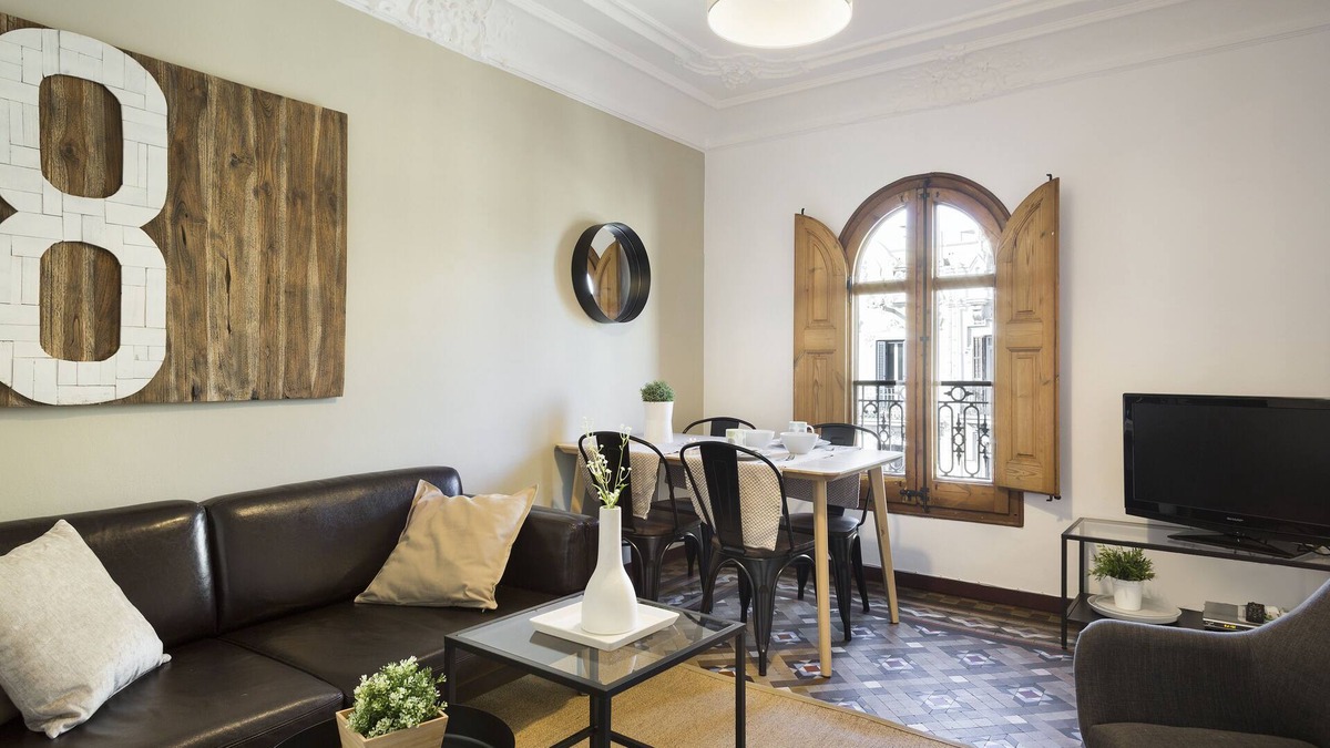 L'Antiga Esquerra de l'Eixample Apartment | Art Nouveau Barcelona Apartment, on historical Eixample neighborhood.