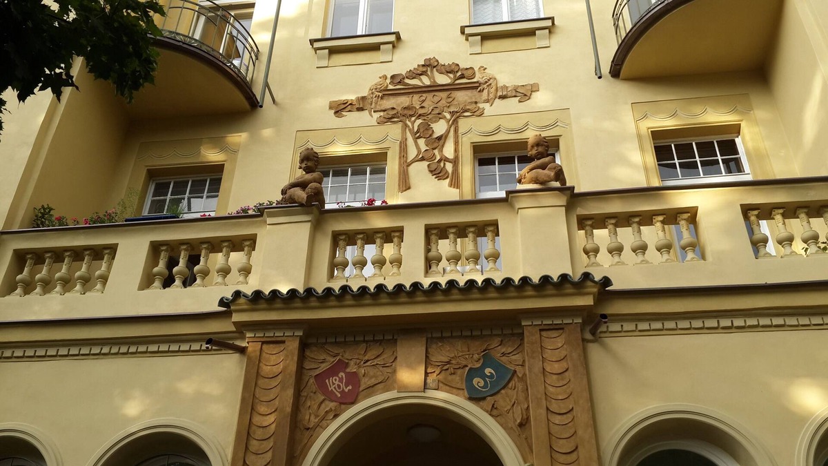 Karlin Apartment | Art nouveau beauty