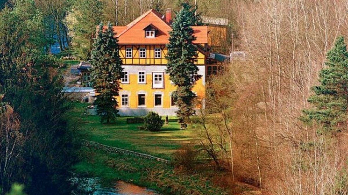 Grossschirma Villa | Art Nouveau Haven by the Mulde