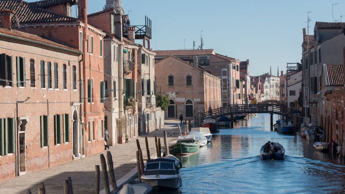 Cannaregio Apartment | Art Painting canal view apartment