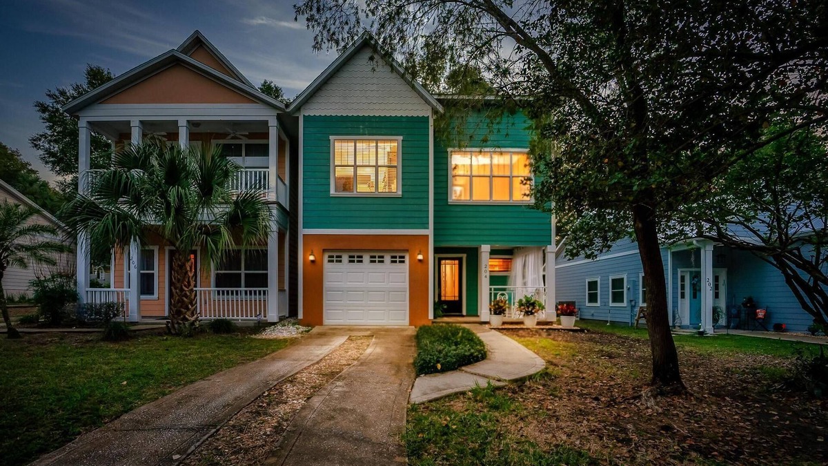 Mount Dora House | Art Sanctuary, Pool & Ping Pong , Fire-pit patio