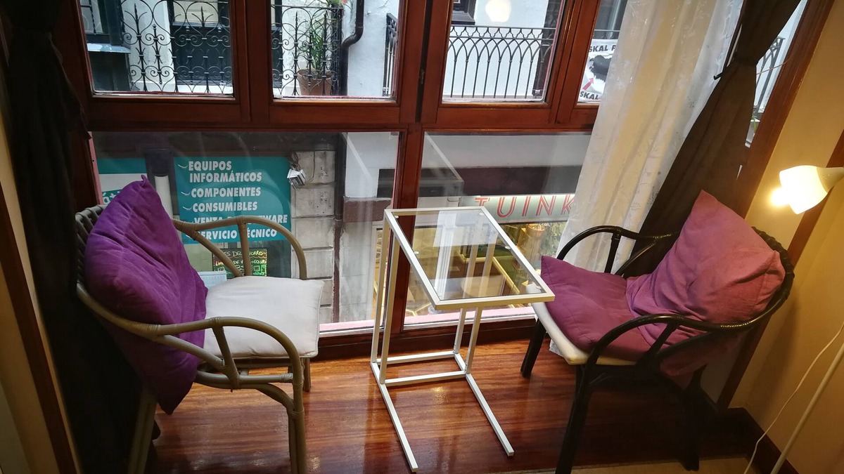 Bilbao Old Town Apartment | Artekale apartment in Old Town optional parking