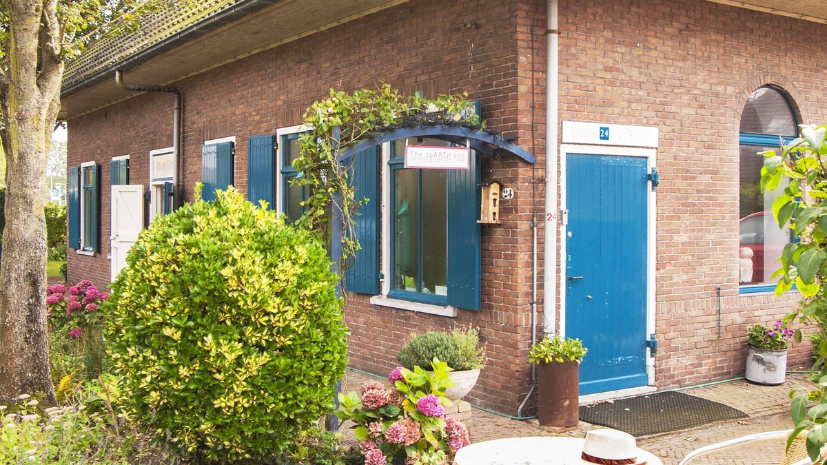 Den Oever House | Artfully Enjoy Comfort, Charme and Culture in a spacious loft and private garden