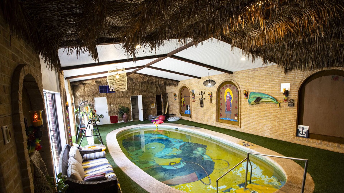 Southeast Heights House | ArtHouse505 w/indoor pool & unique retro experience