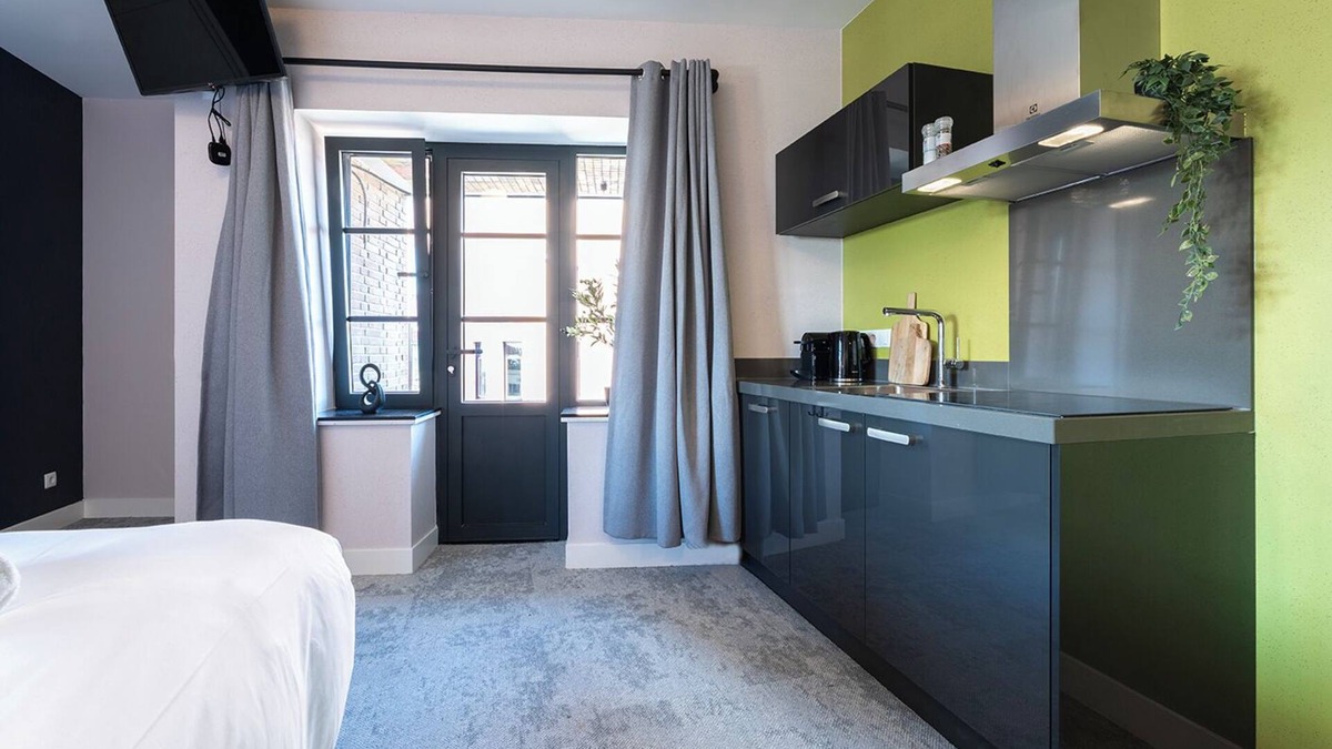 Centrum Apartment | Artist-inspired suite for 2 with king bed, private kitchen, air conditioning, and modern comforts. Perfect for couples, solo travelers, or business stays.