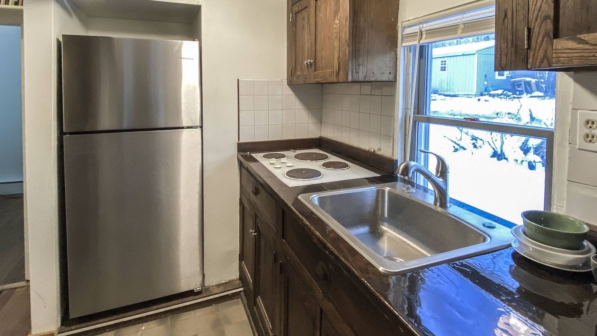 Ellenville House | Artist's retreat house 10 min to gourmet shopping, fine restaurants, recreation