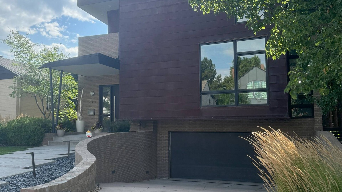 Hilltop House | Artistic and Modern 3-bedroom house with art studio and open creative space