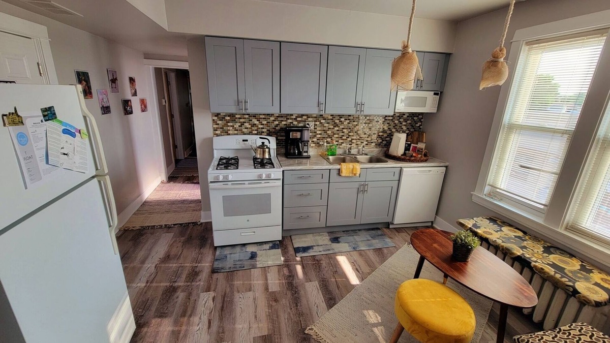 Lyons Apartment | Artistic/Boho and Cozy Space