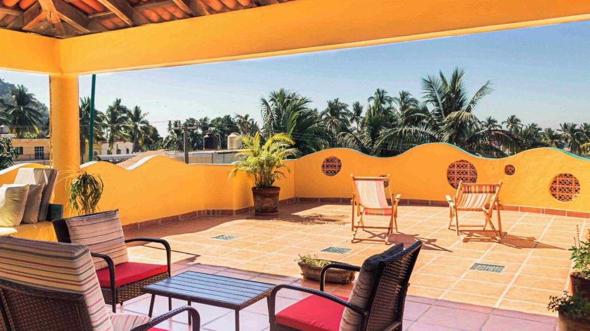 La Manzanilla House | Artistic, multi-level home minutes walk to the beach, shops and restaurants
