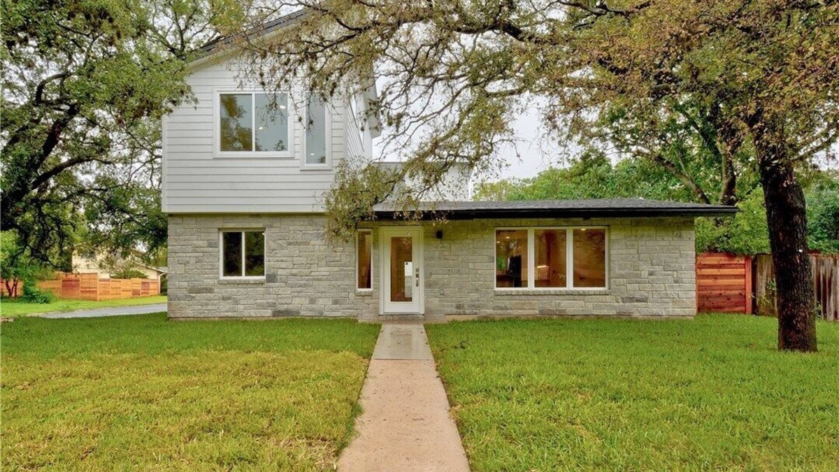 South Manchaca House | Artistic Retreat/Hot Tub/Pool Table/Vintage Vinyl Collection