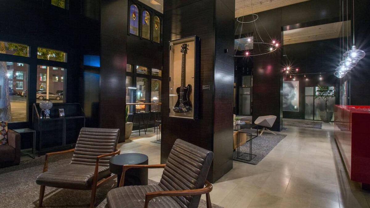 Downtown Seattle Hotel | Artistic Seattle's Retreat - Friends & Family Fun, Happy Hour Fun | 4 Units