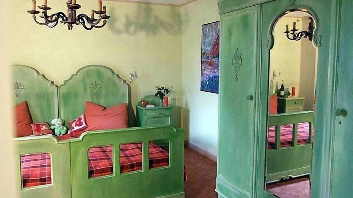 Kirch Mulsow Apartment | Artistically furnished apartment with a lot of inspiration - a candle room