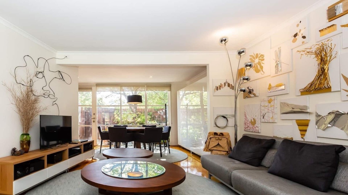 Kensington Apartment | Artists Hideaway in Vibrant Kensington