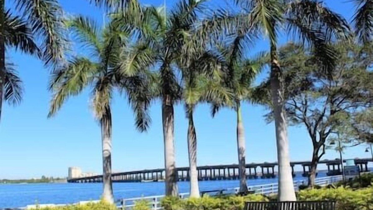 Village of the Arts Apartment | ArtSea2. 2BR · Upstairs Retreat w/Ample Parking | Near Beaches & LECOM