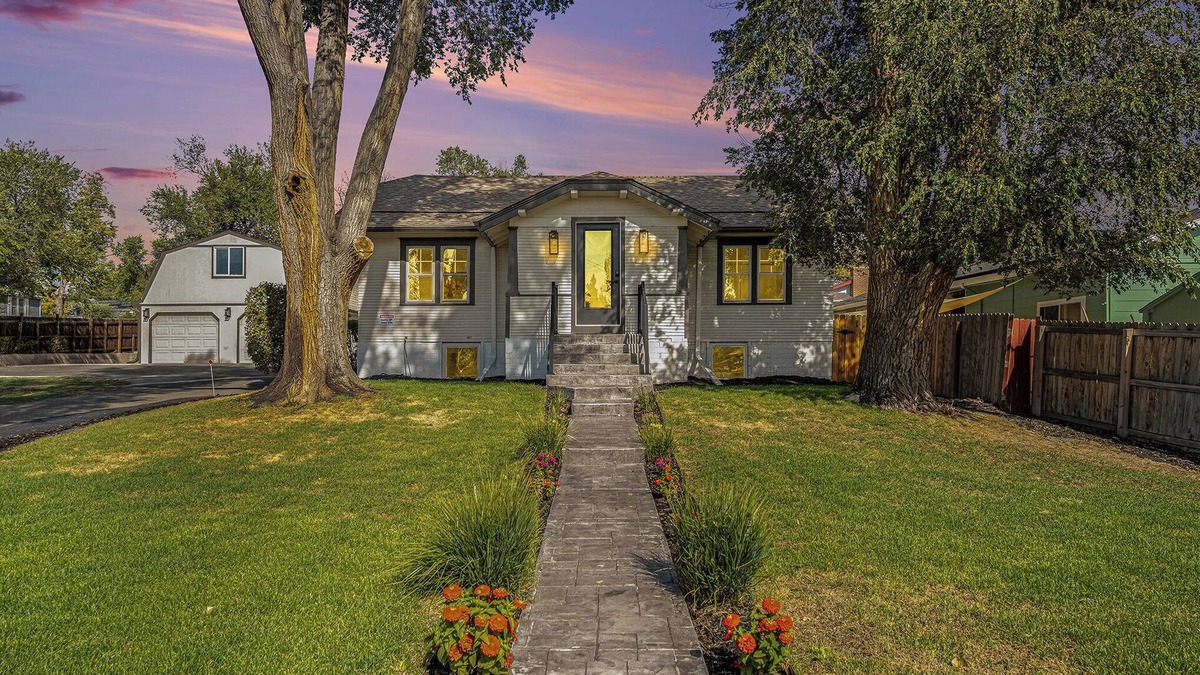 Lamar Heights Area House | Artsy Arvada Urban Cottage + Guest House - Near Breweries, Golf, Theatre, Parks