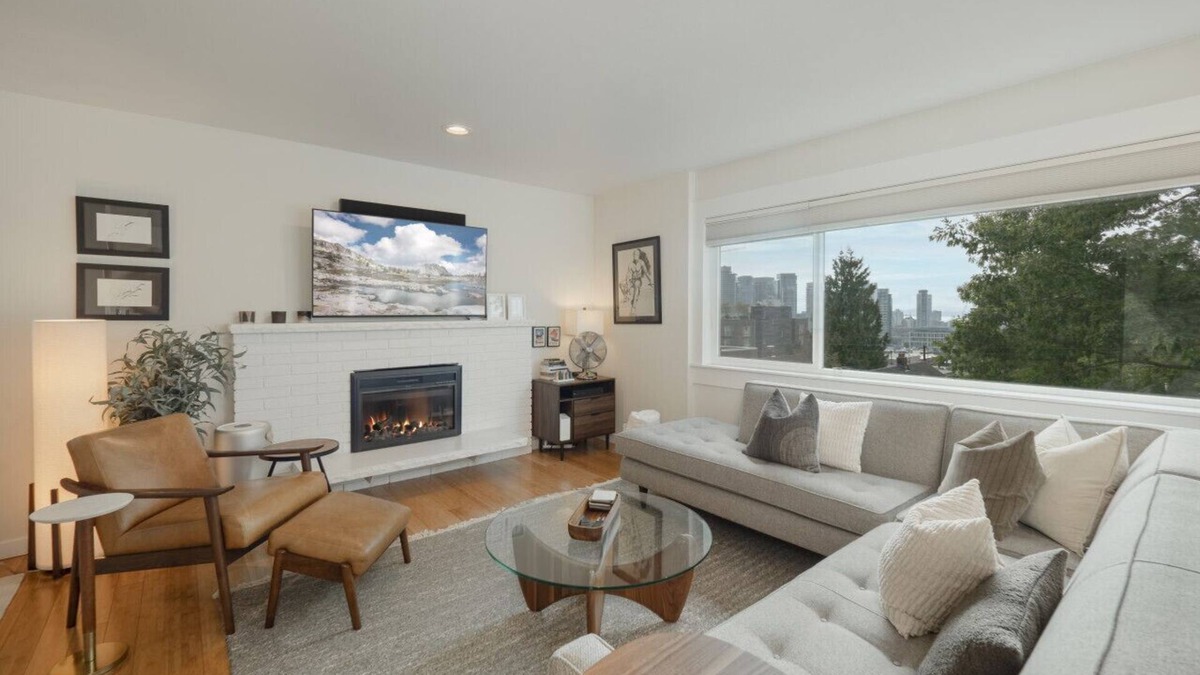 Broadway Apartment | Artsy Capitol Hill Gem City View Workspace Parking