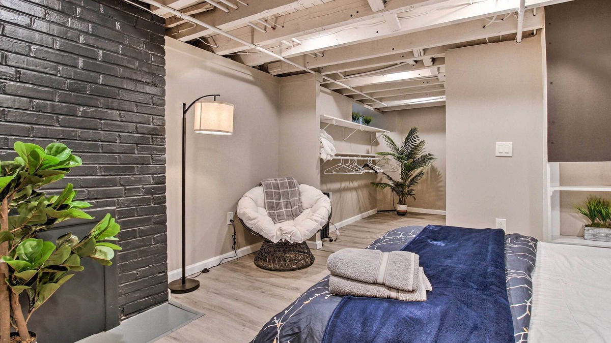 Germantown Apartment | Artsy Philadelphia Studio ~ 7 Mi to Downtown!