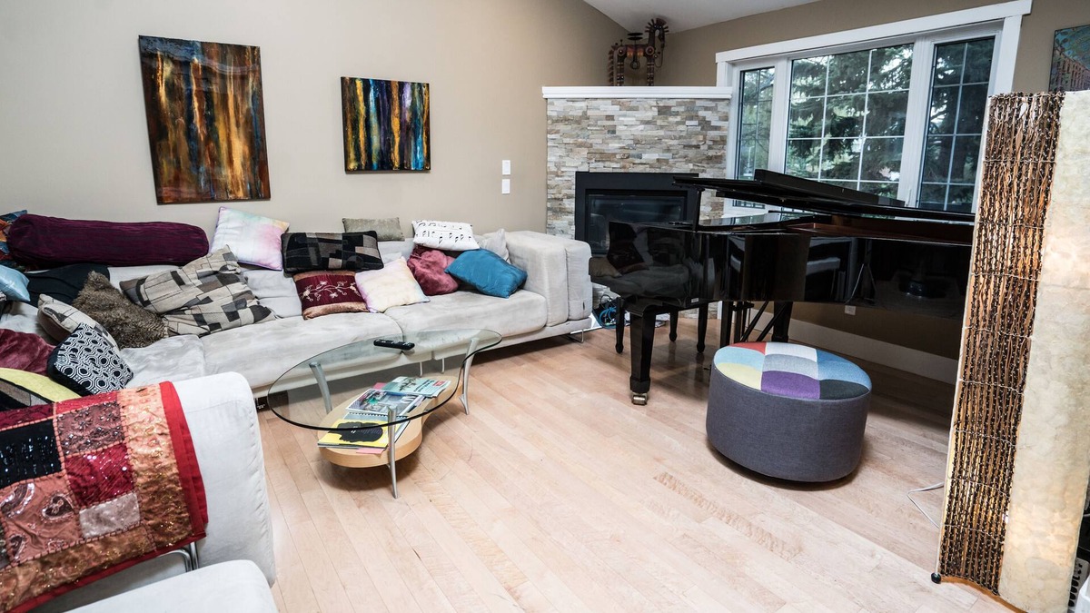 Kingsland House | ArtsyCentral 4King BR Home w/AC, Hot Tub, Fenced yd
