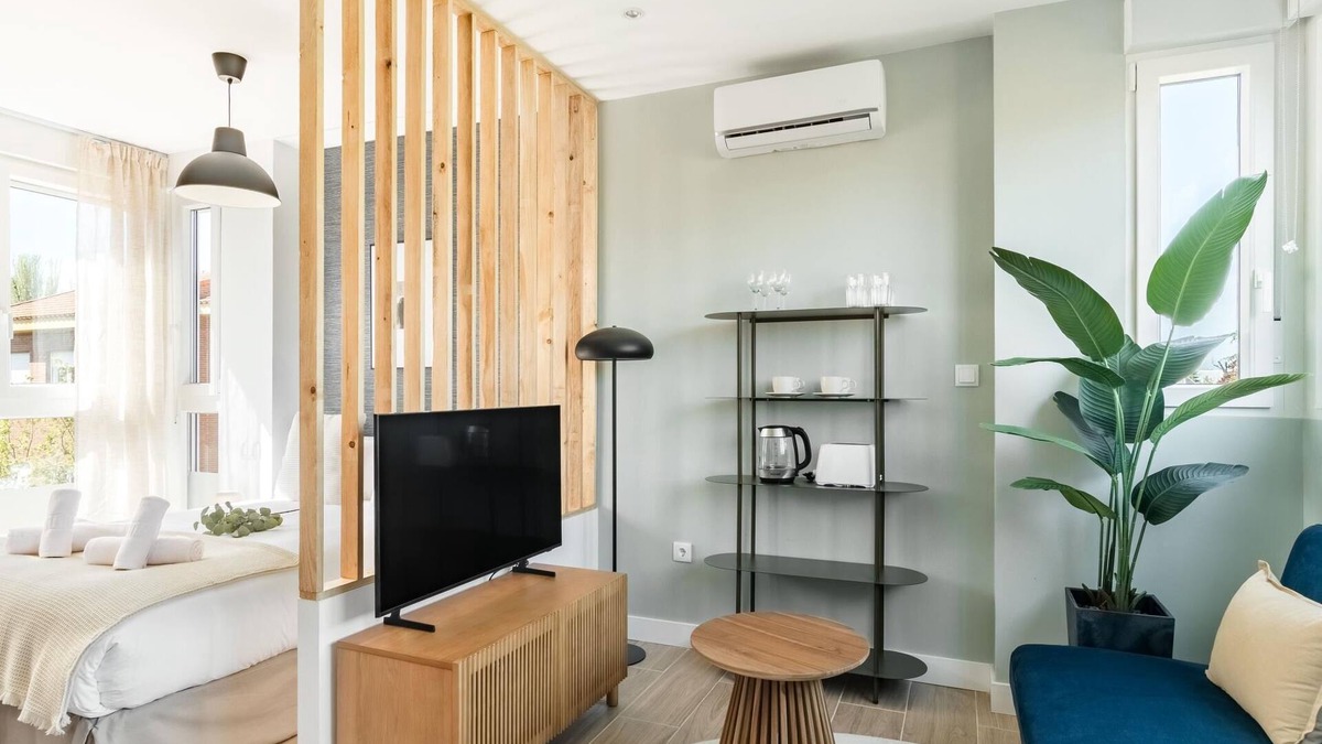 Ciudad Lineal Apartment | Arturo Soria Stays by Charming VI, renovated with Parking