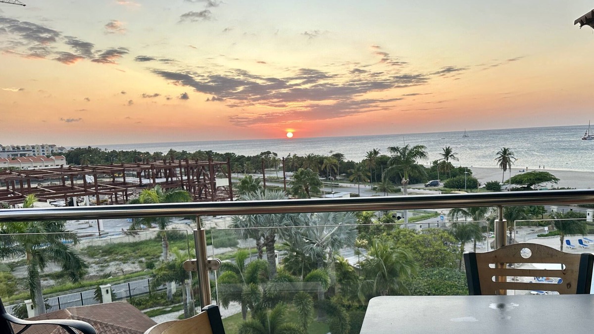 Eagle Beach Condo | Aruba Eagle Beachfront Oceania Resort 3bd3ba Penthouse w/private rooftop terrace