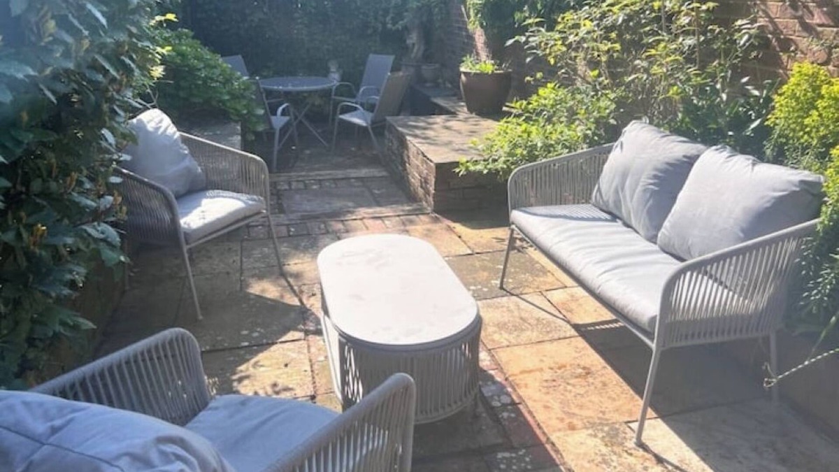 Arundel House | Arundel cottage with garden & balcony